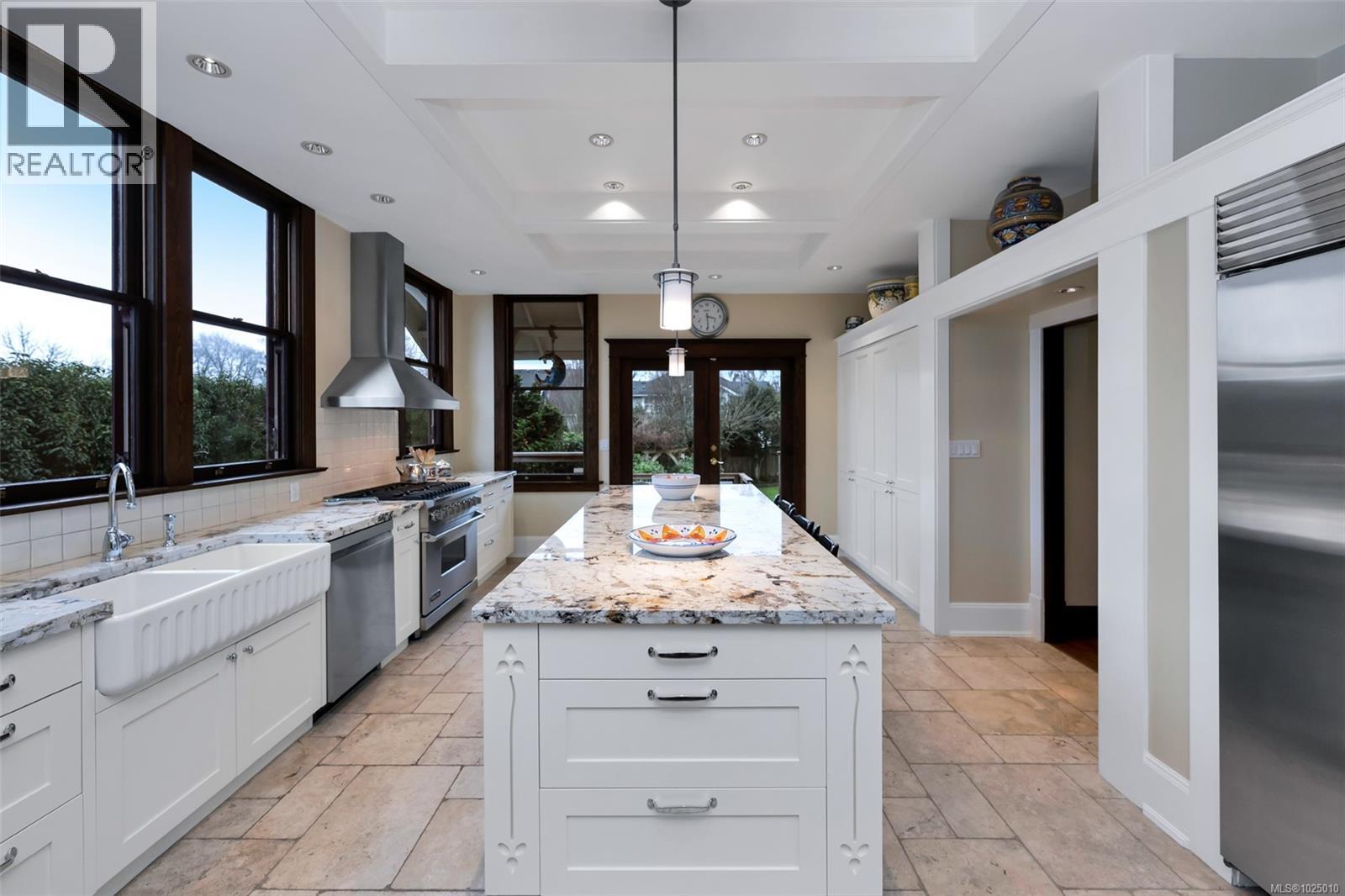  2753 Cavendish Avenue, Oak Bay