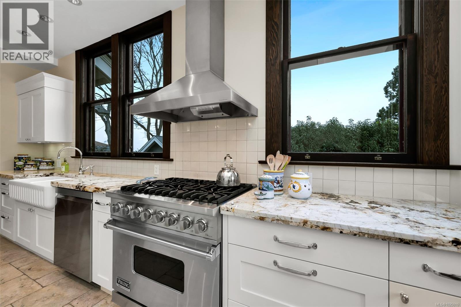  2753 Cavendish Avenue, Oak Bay