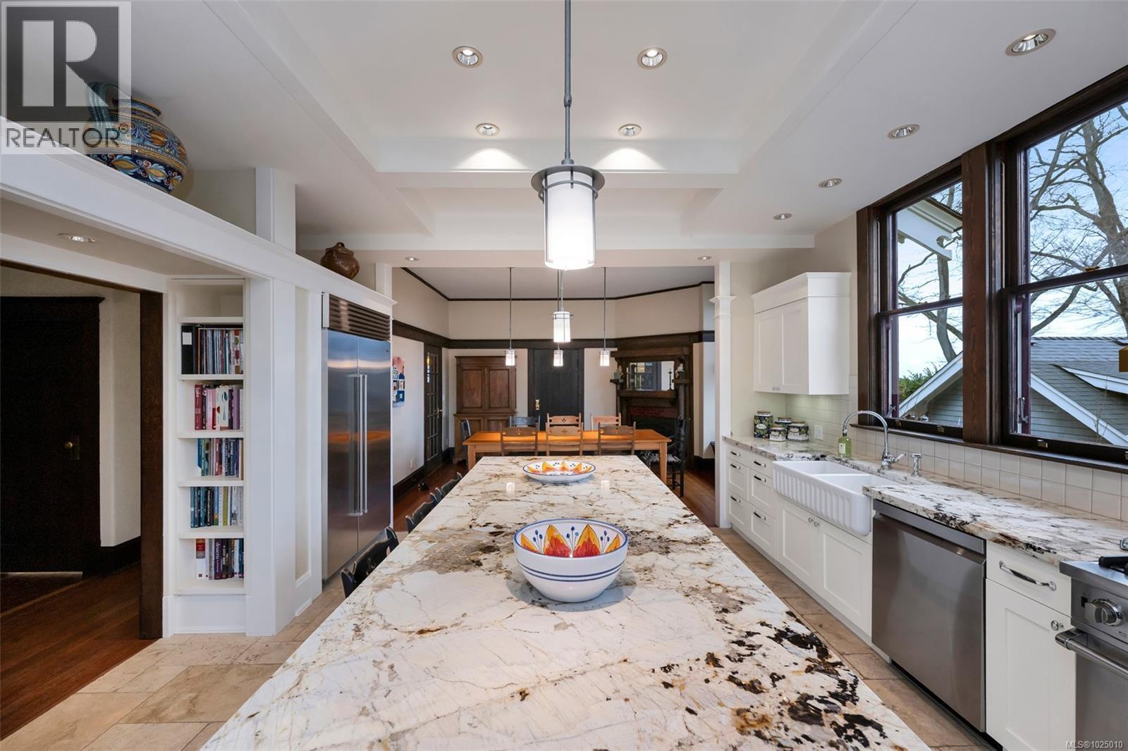  2753 Cavendish Avenue, Oak Bay