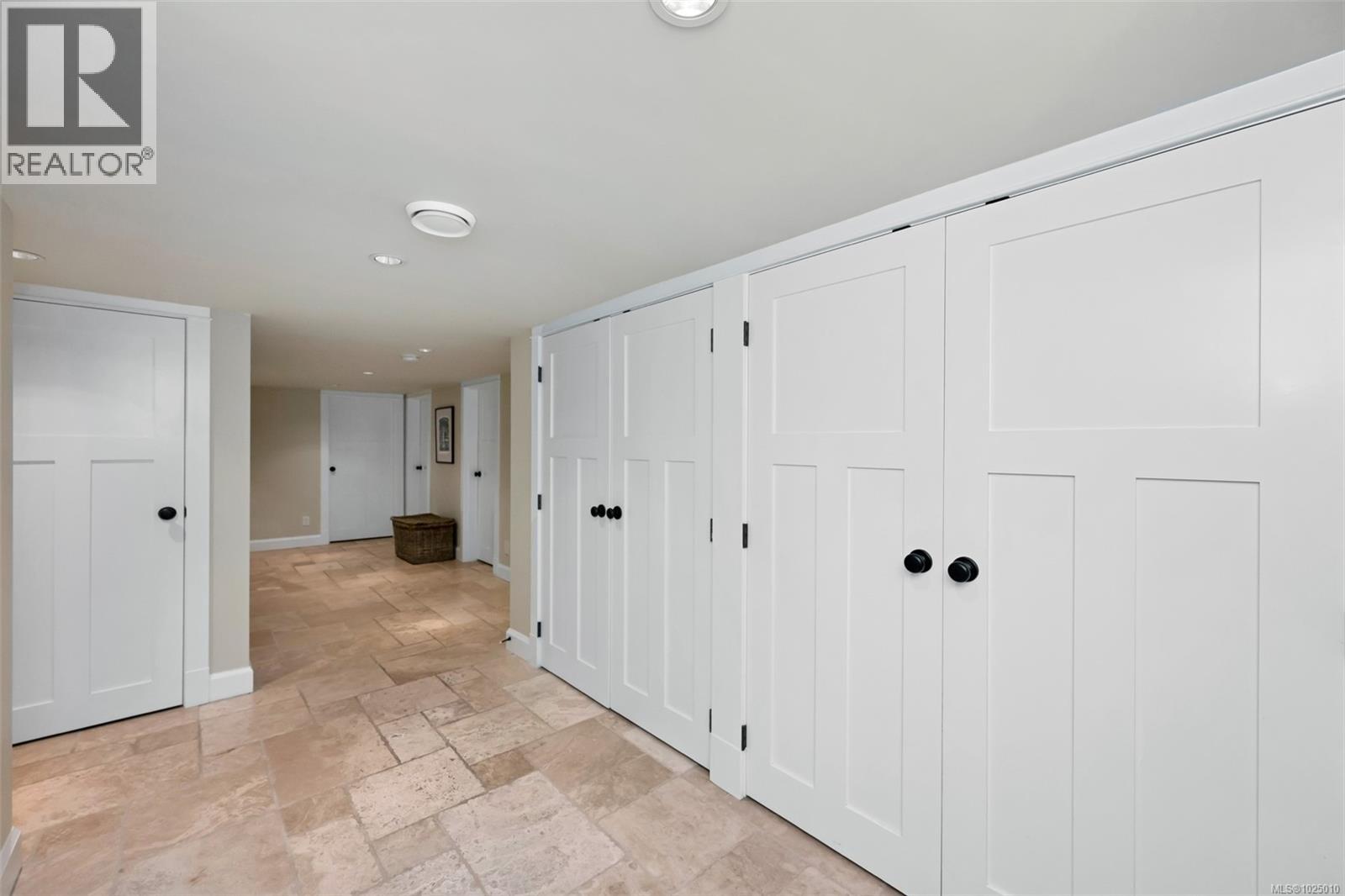  2753 Cavendish Avenue, Oak Bay