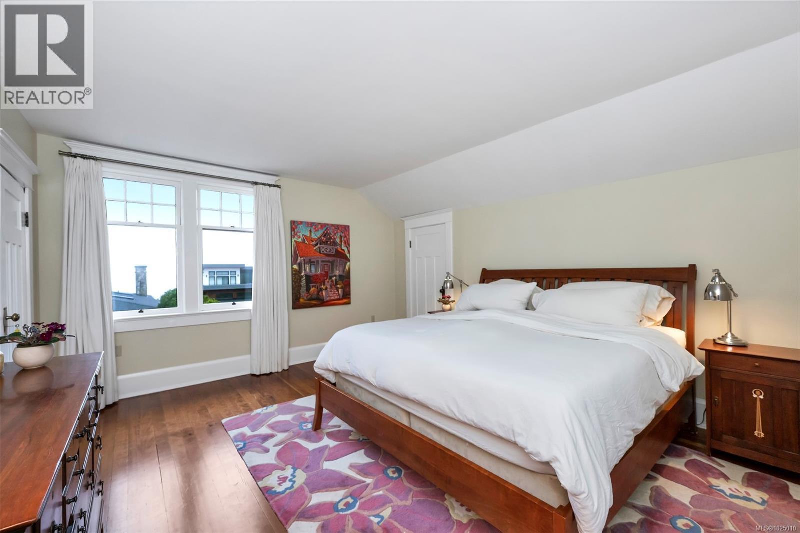  2753 Cavendish Avenue, Oak Bay