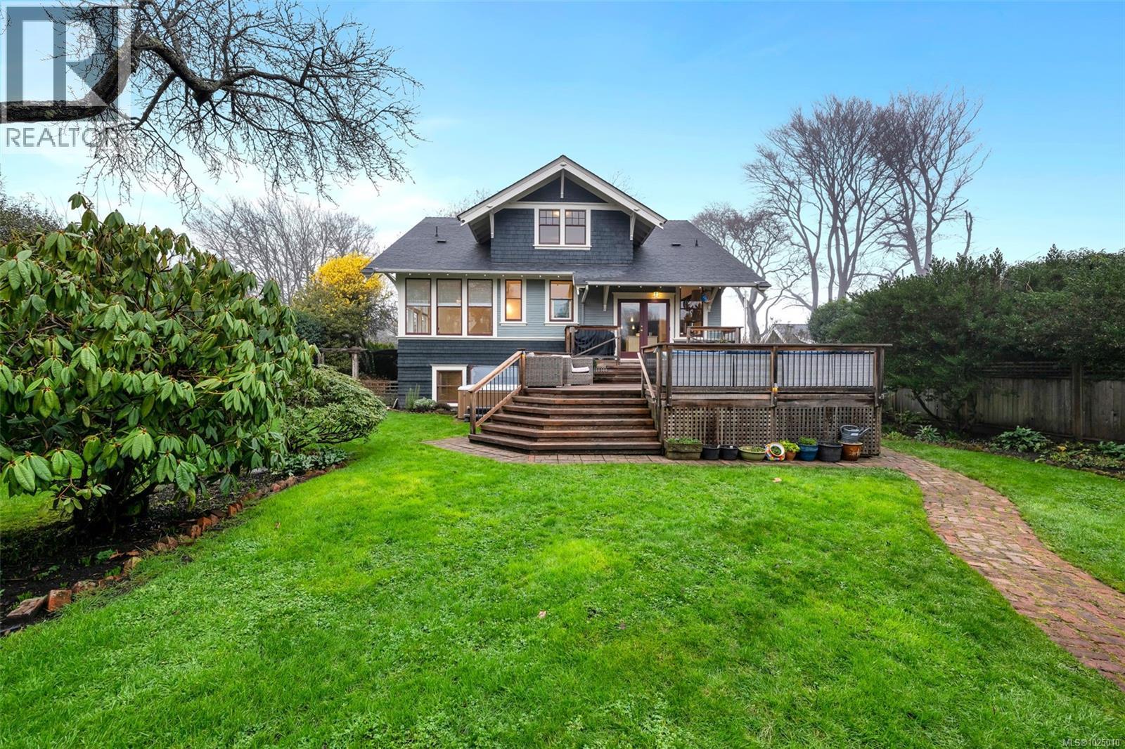  2753 Cavendish Avenue, Oak Bay