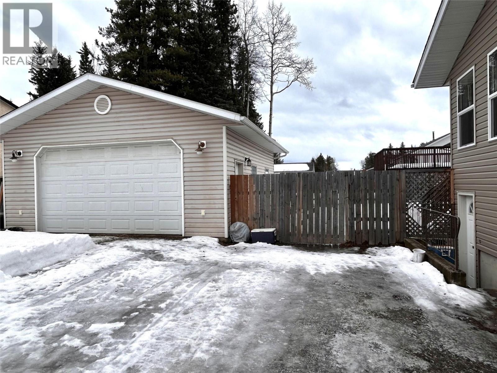 404 Willow Drive, Tumbler Ridge