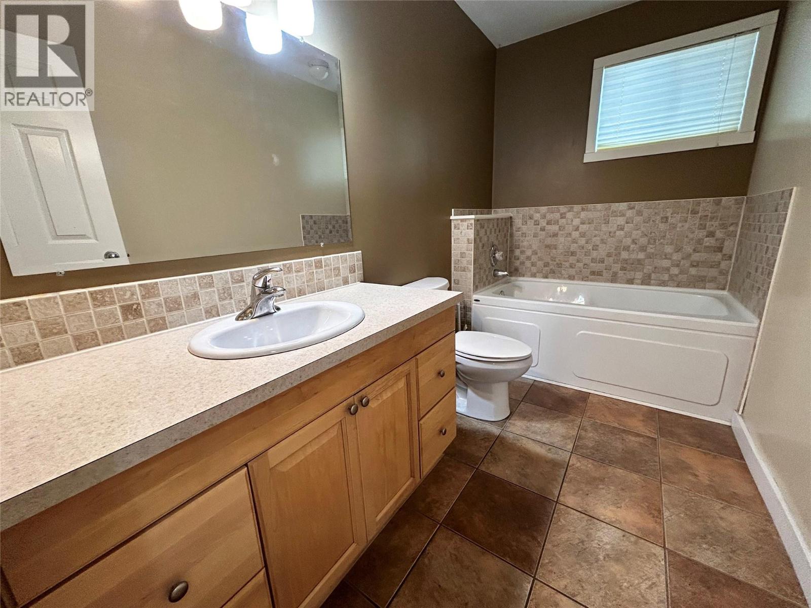 404 Willow Drive, Tumbler Ridge