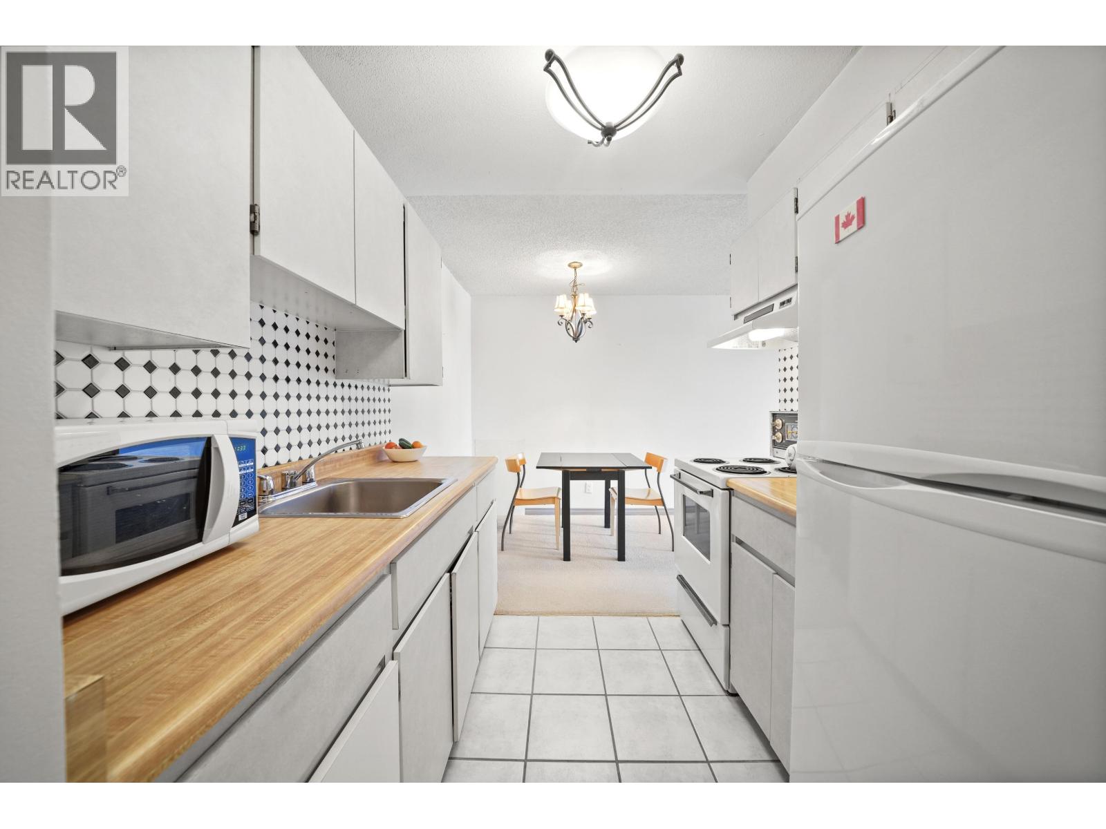 1006 2016 FULLERTON AVENUE, North Vancouver