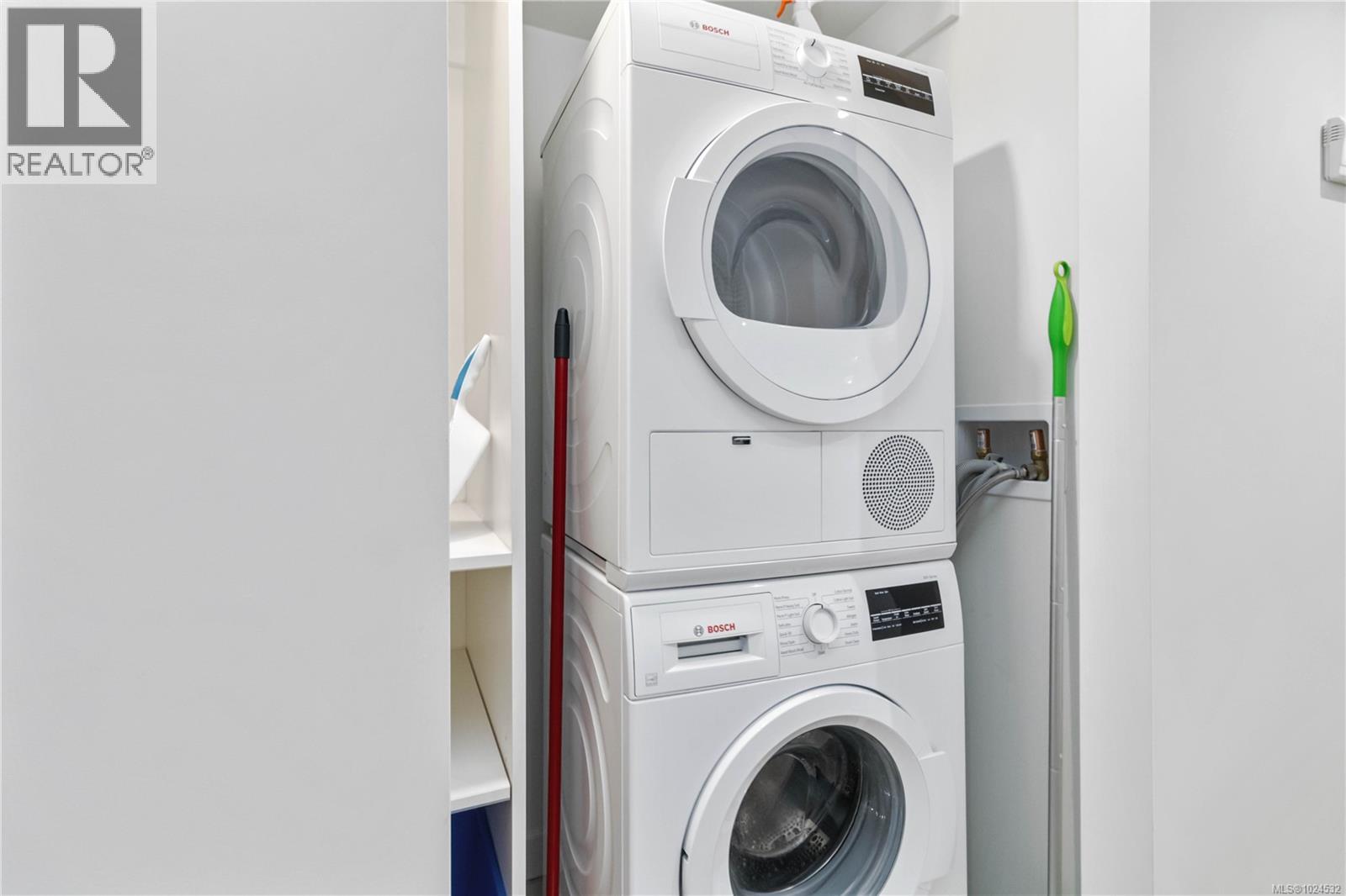 1204 848 Yates Street, Victoria