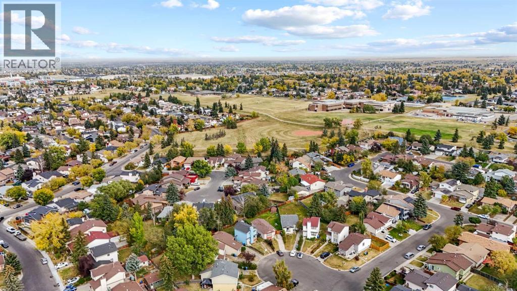 Single Family House for Sale in  Santana Road NW Sandstone Valley Calgary 