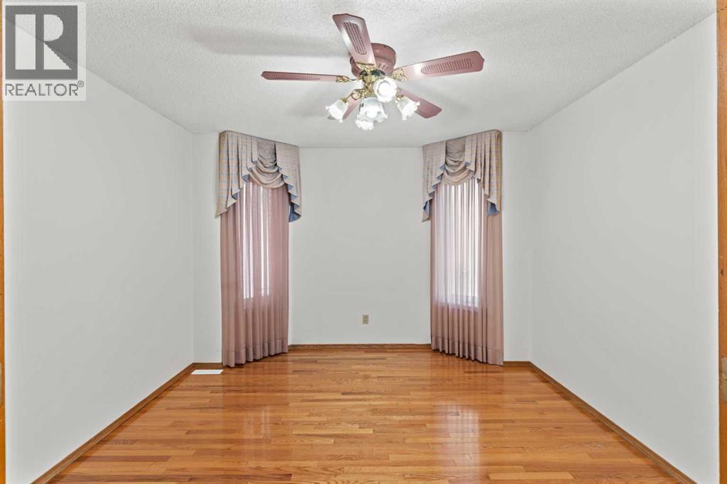 Single Family House for Sale in  Santana Road NW Sandstone Valley Calgary 