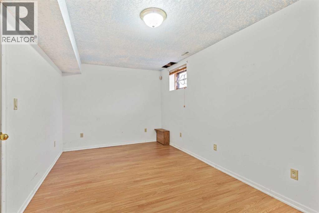 Single Family House for Sale in  Santana Road NW Sandstone Valley Calgary 