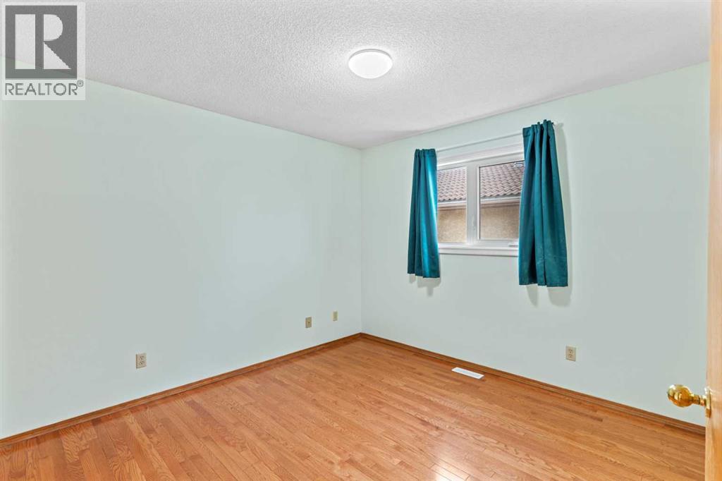 Single Family House for Sale in  Santana Road NW Sandstone Valley Calgary 