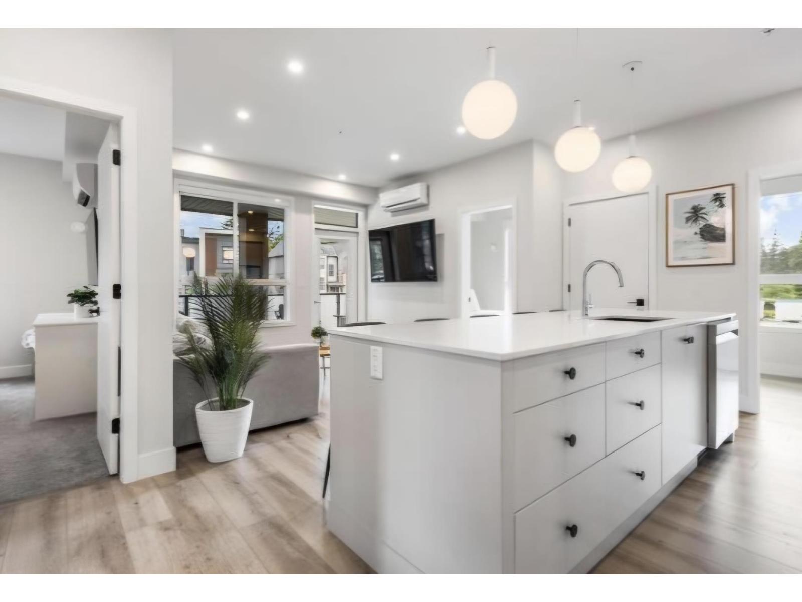 210 45505 CAMPUS DRIVE, Garrison Crossing, Chilliwack