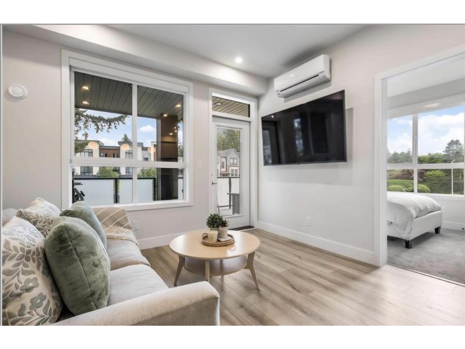 210 45505 CAMPUS DRIVE, Garrison Crossing, Chilliwack