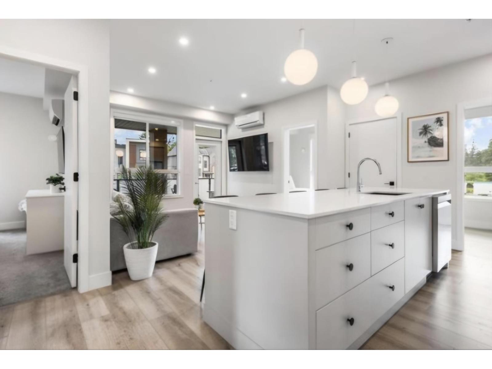 210 45505 CAMPUS DRIVE, Garrison Crossing, Chilliwack