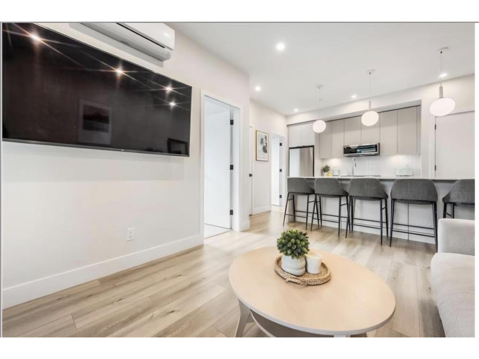 210 45505 CAMPUS DRIVE, Garrison Crossing, Chilliwack