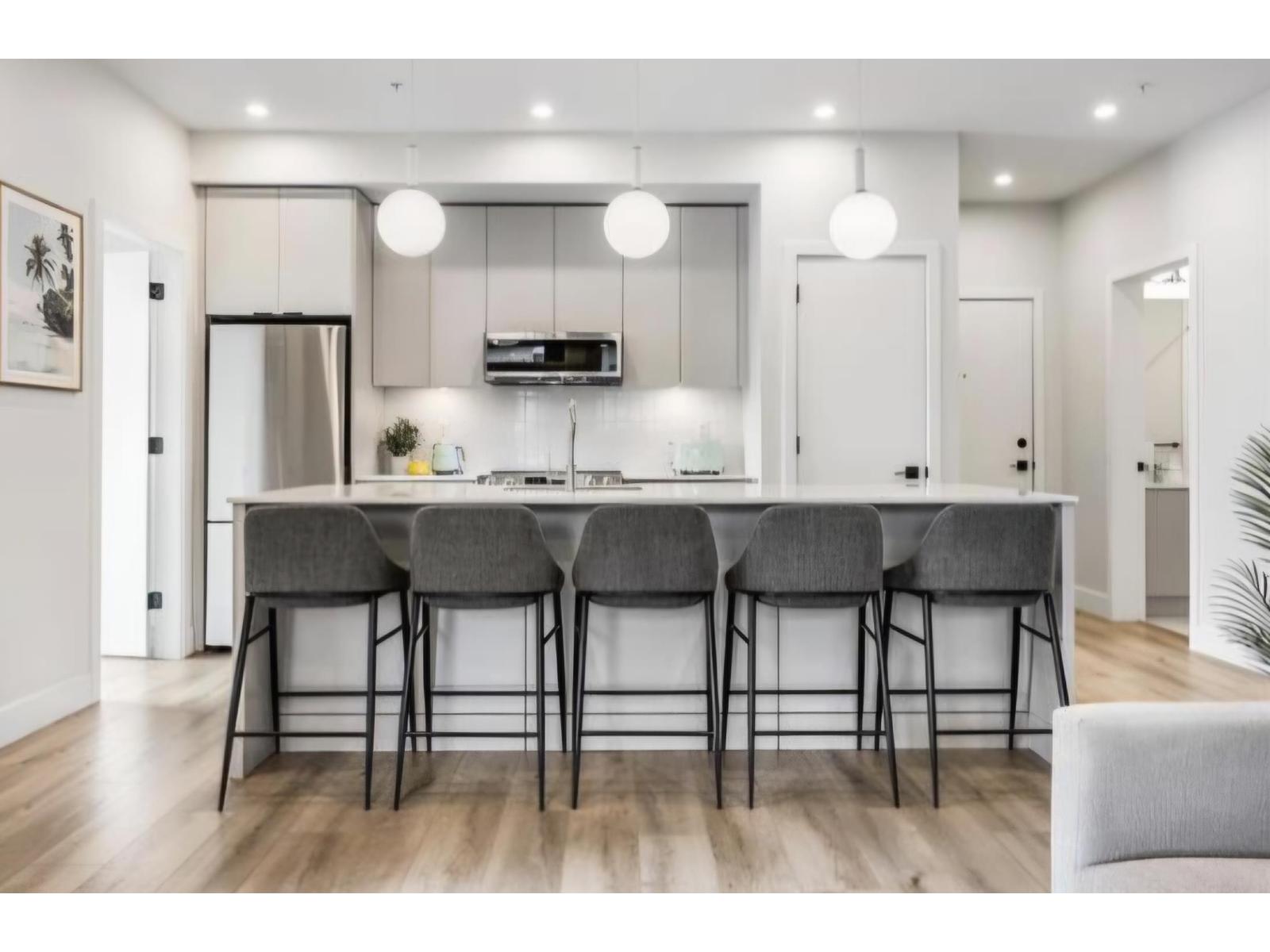 210 45505 CAMPUS DRIVE, Garrison Crossing, Chilliwack