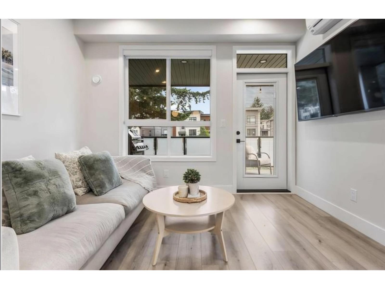 210 45505 CAMPUS DRIVE, Garrison Crossing, Chilliwack