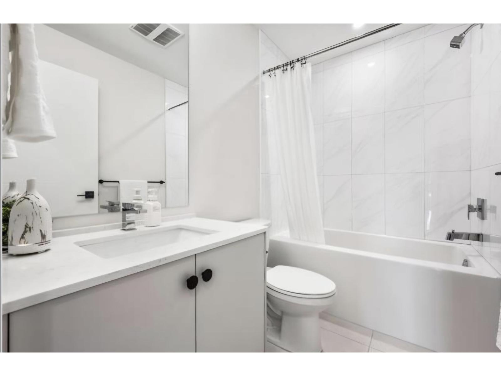 210 45505 CAMPUS DRIVE, Garrison Crossing, Chilliwack