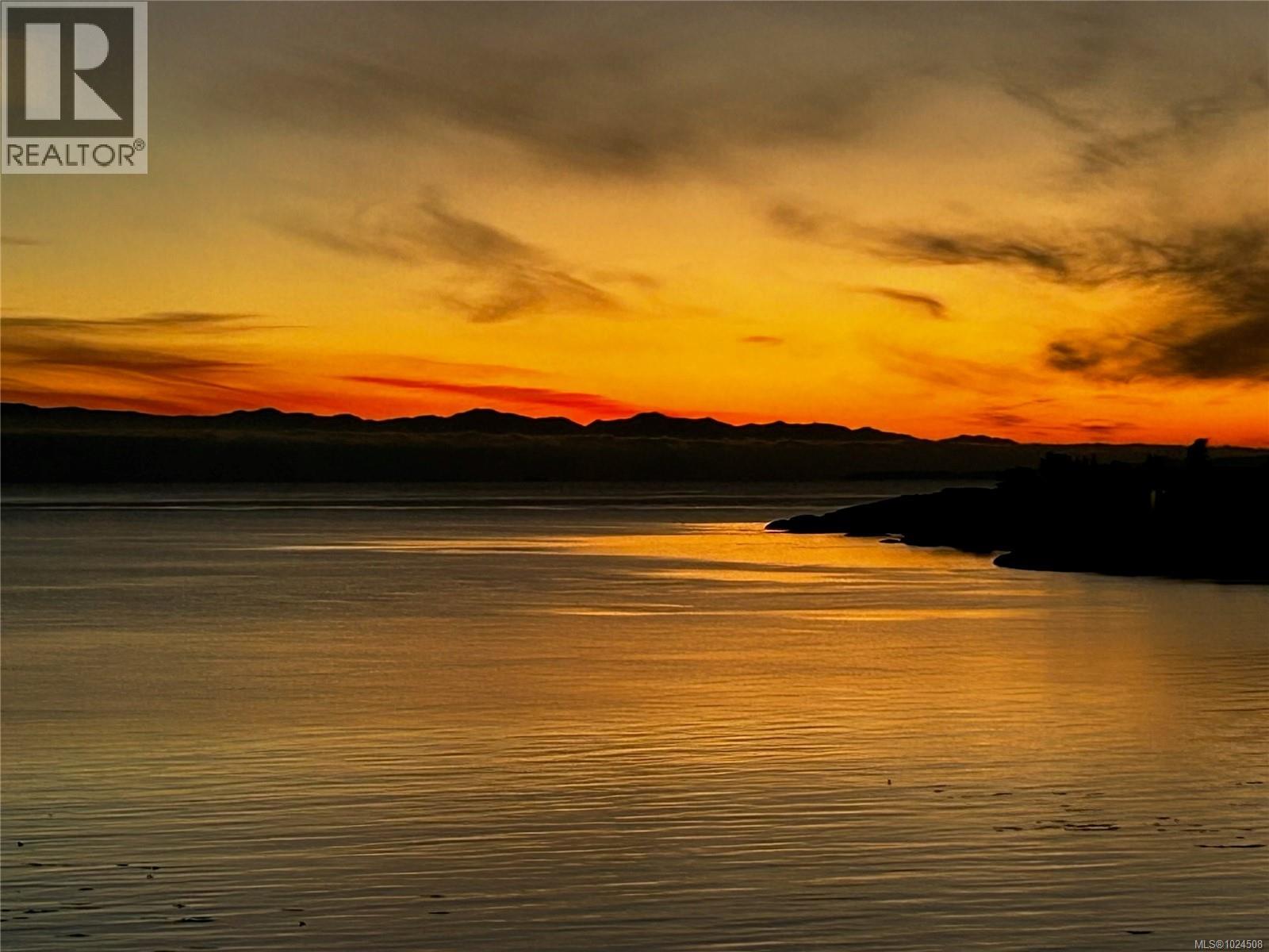 554 Beach Dr, Oak Bay