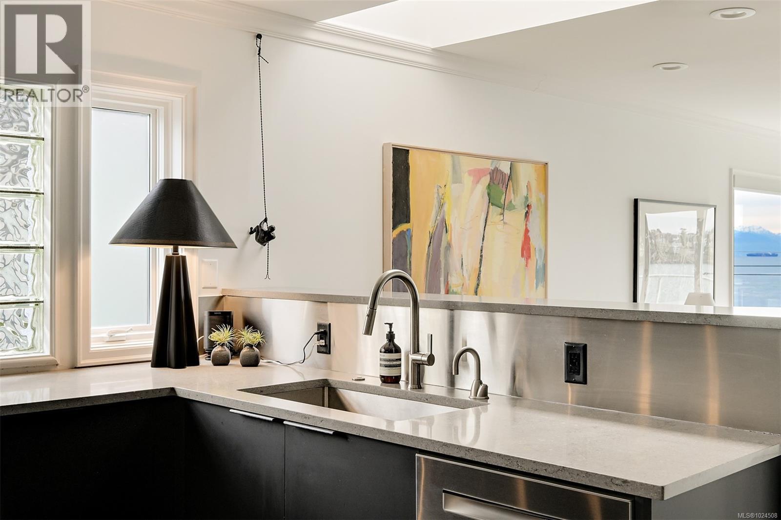 554 Beach Dr, Oak Bay