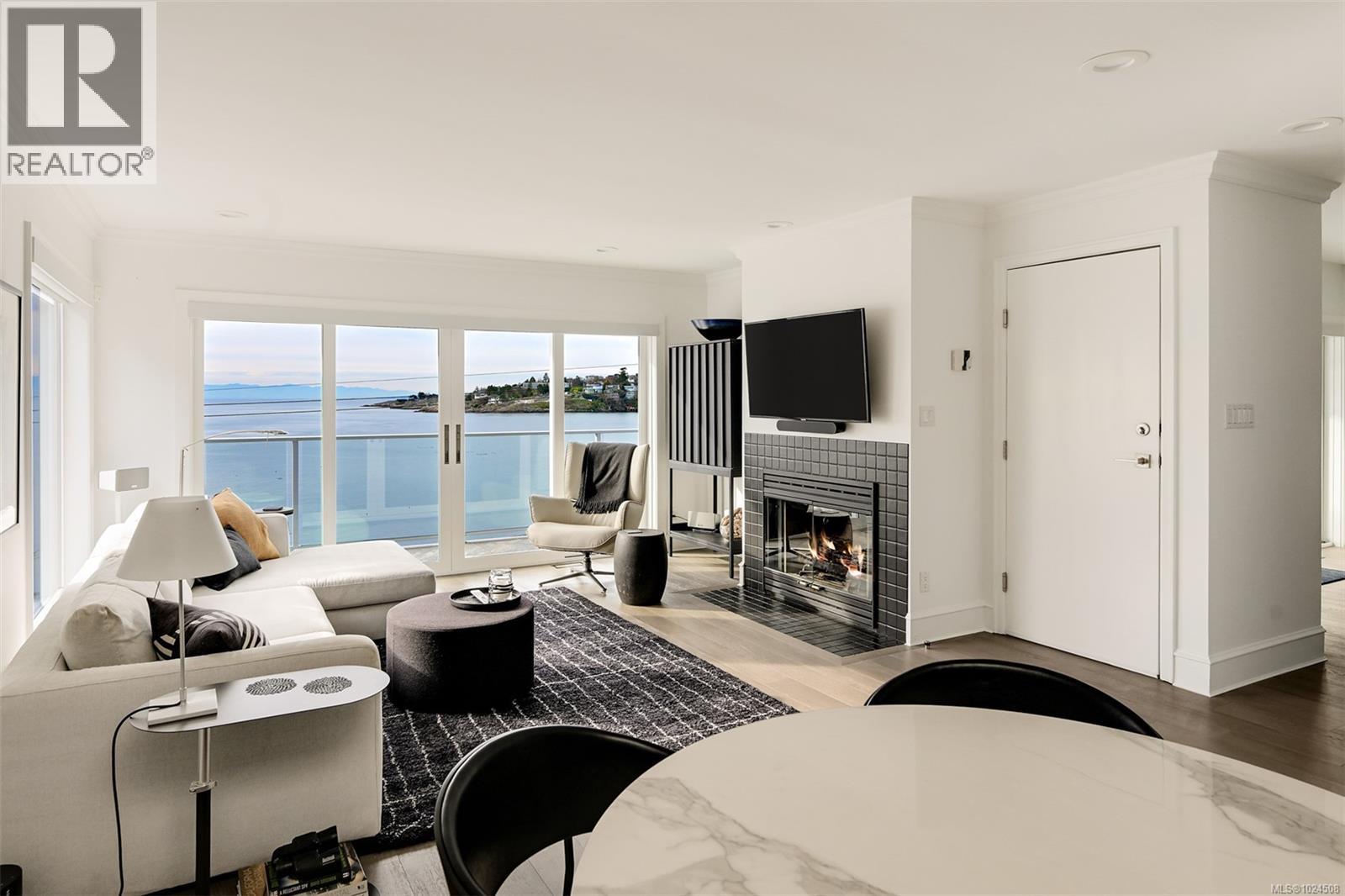 554 Beach Dr, Oak Bay