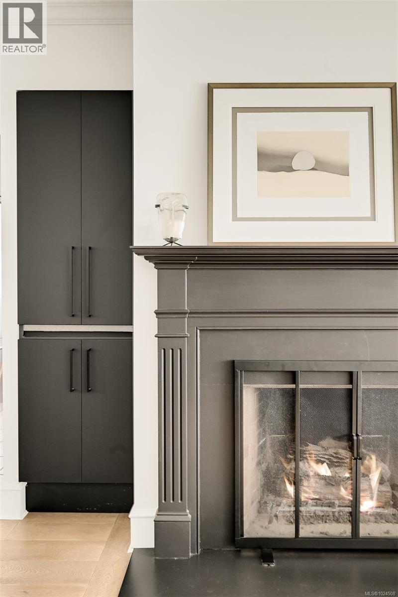 554 Beach Dr, Oak Bay