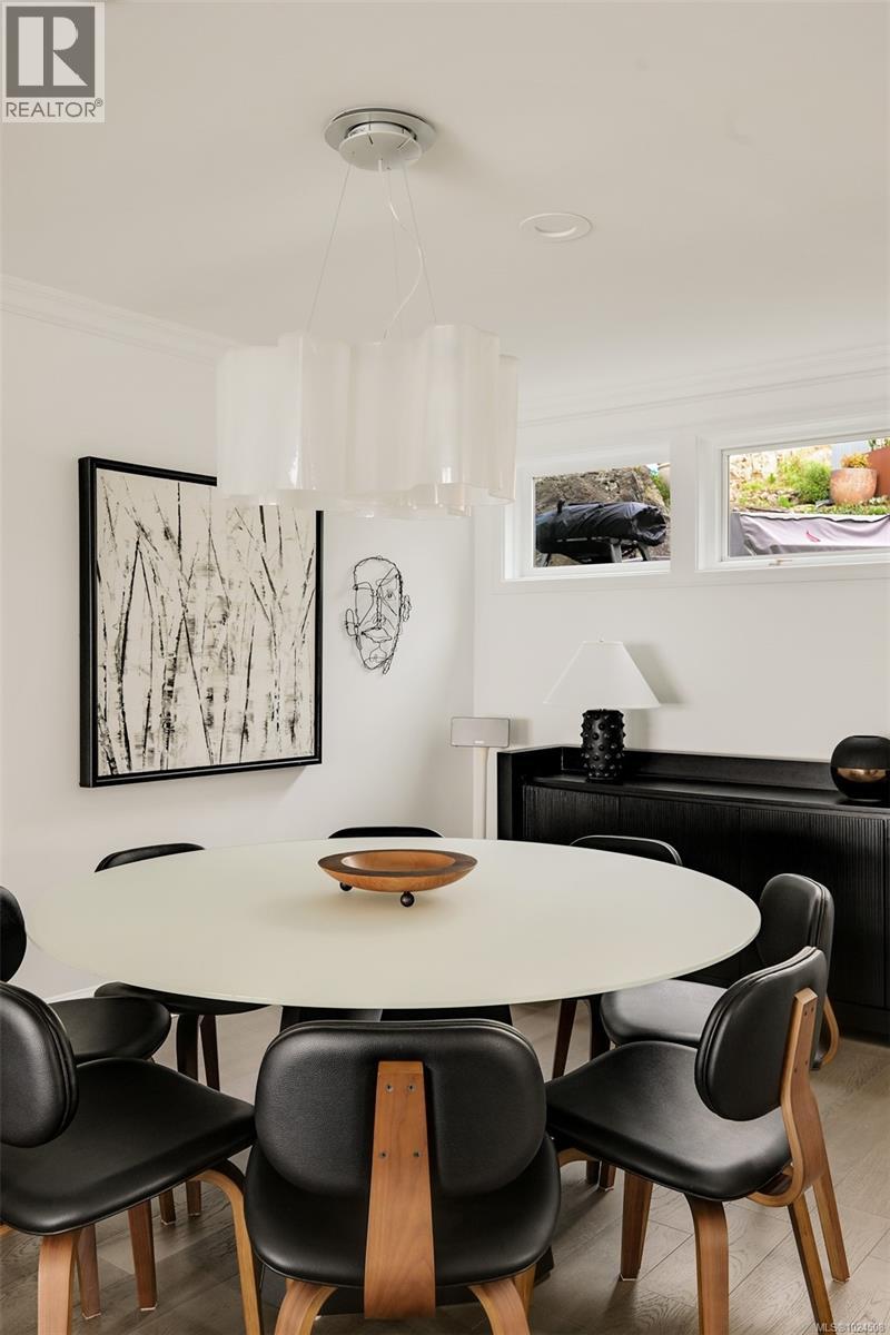 554 Beach Dr, Oak Bay