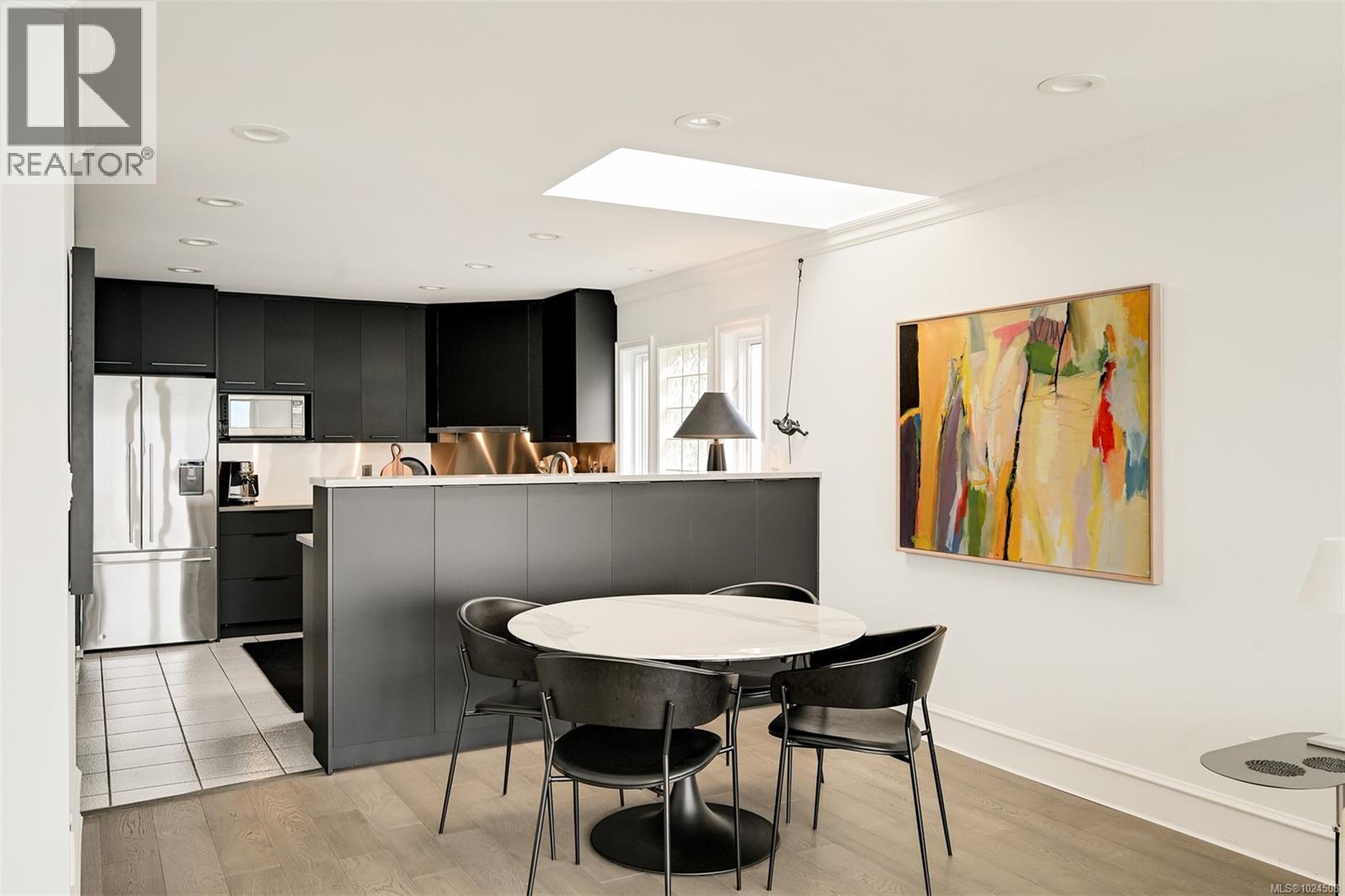 554 Beach Dr, Oak Bay