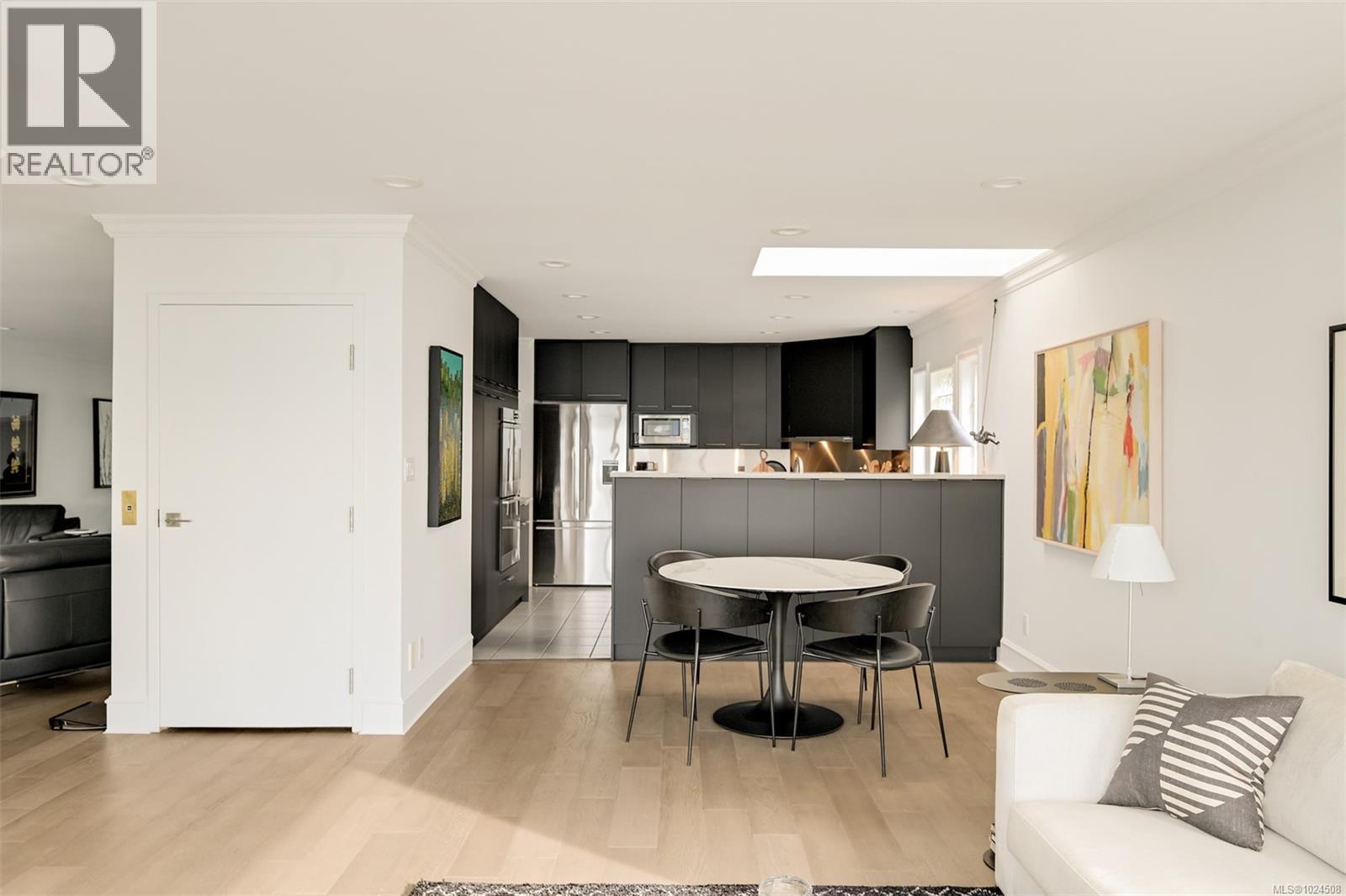 554 Beach Dr, Oak Bay