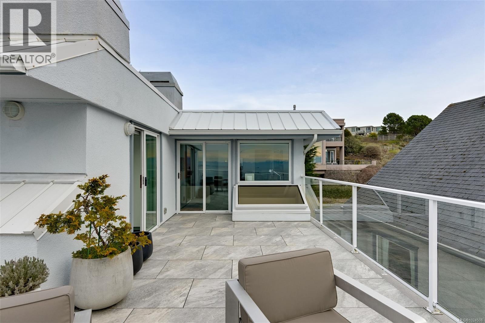 554 Beach Dr, Oak Bay