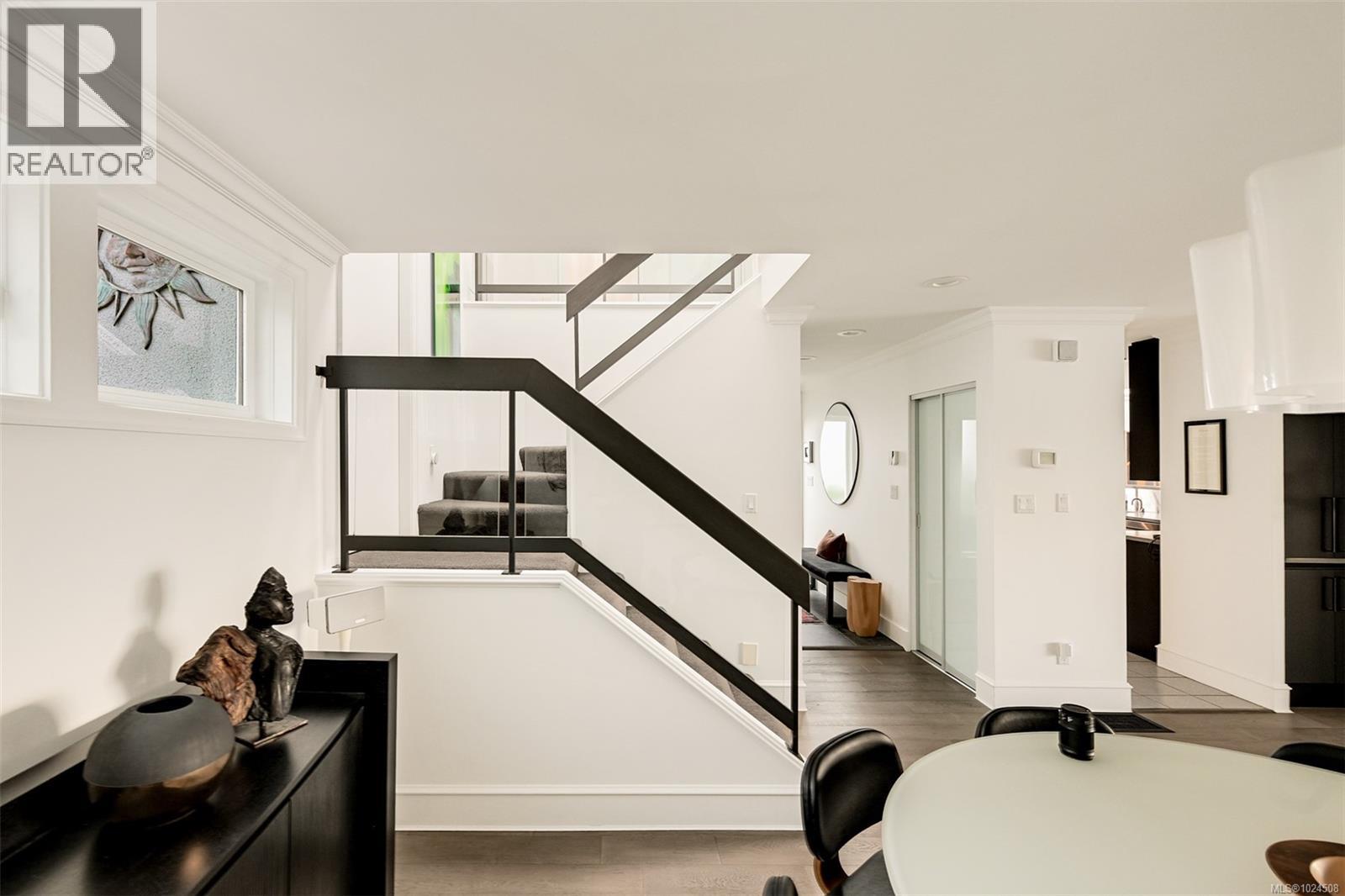 554 Beach Dr, Oak Bay