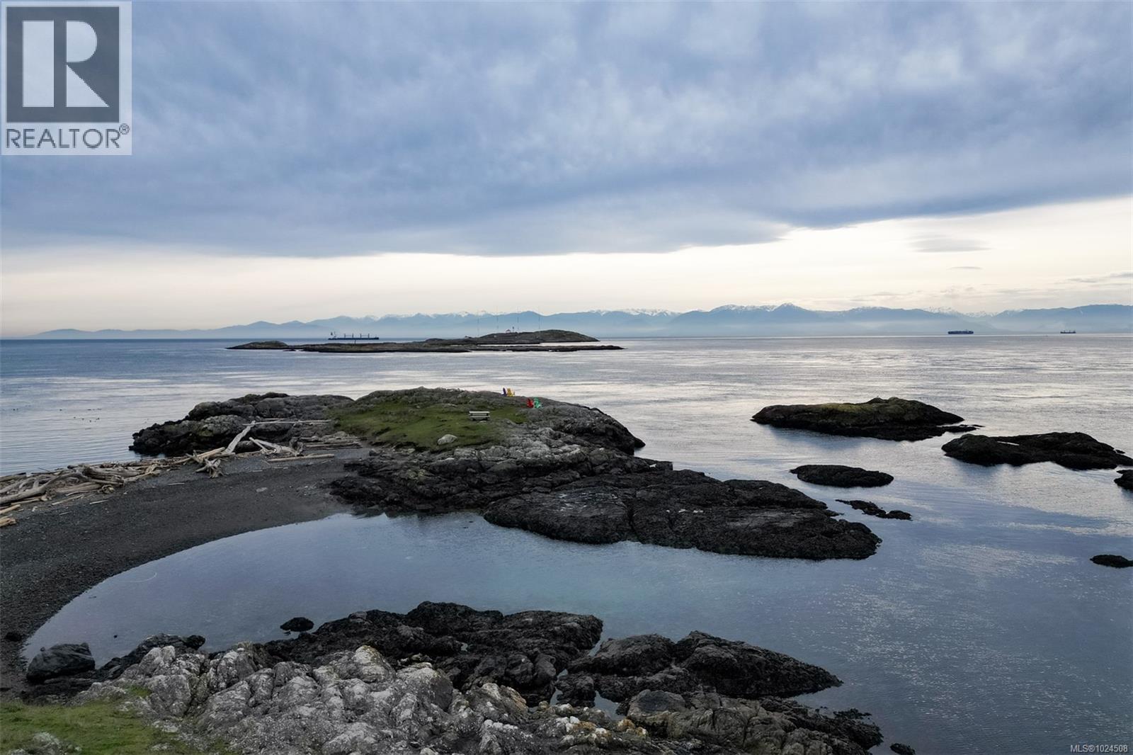 554 Beach Dr, Oak Bay