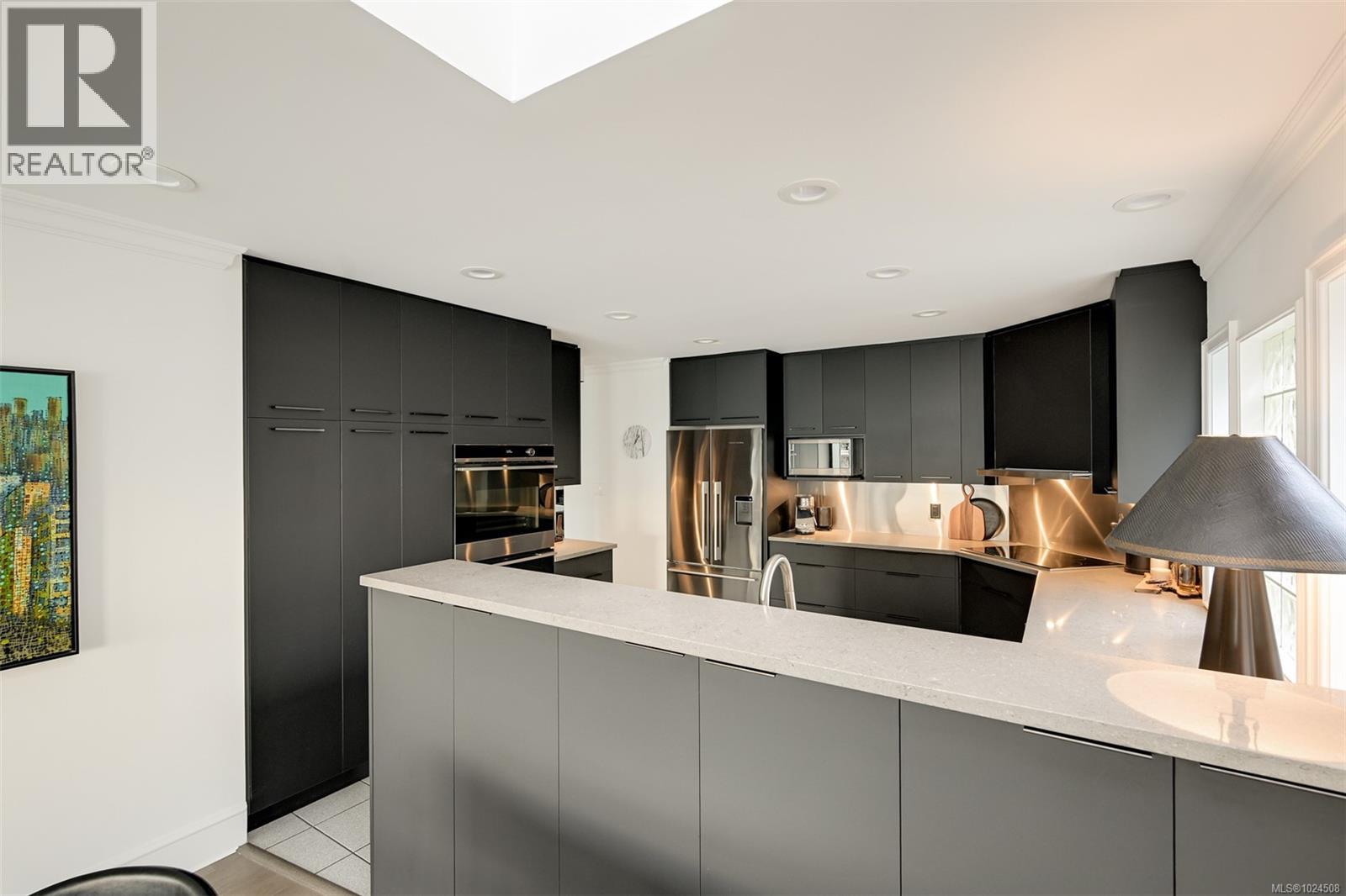 554 Beach Dr, Oak Bay