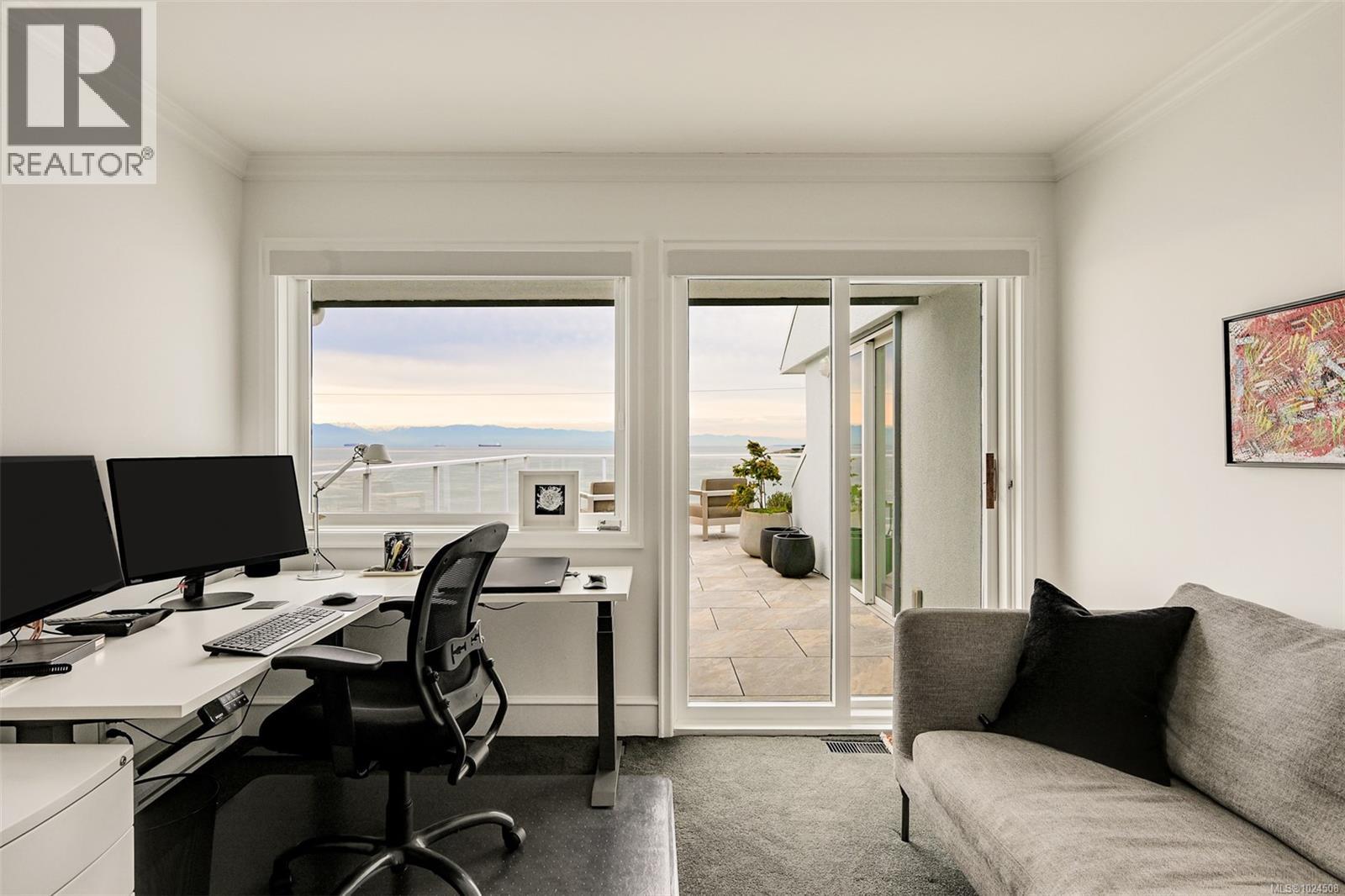 554 Beach Dr, Oak Bay