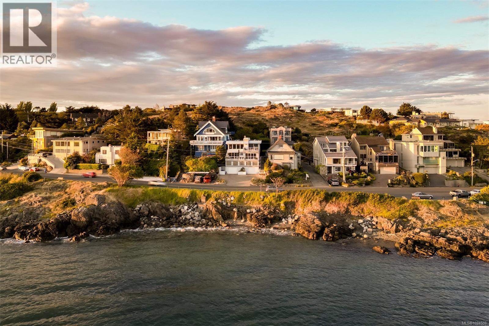 554 Beach Dr, Oak Bay