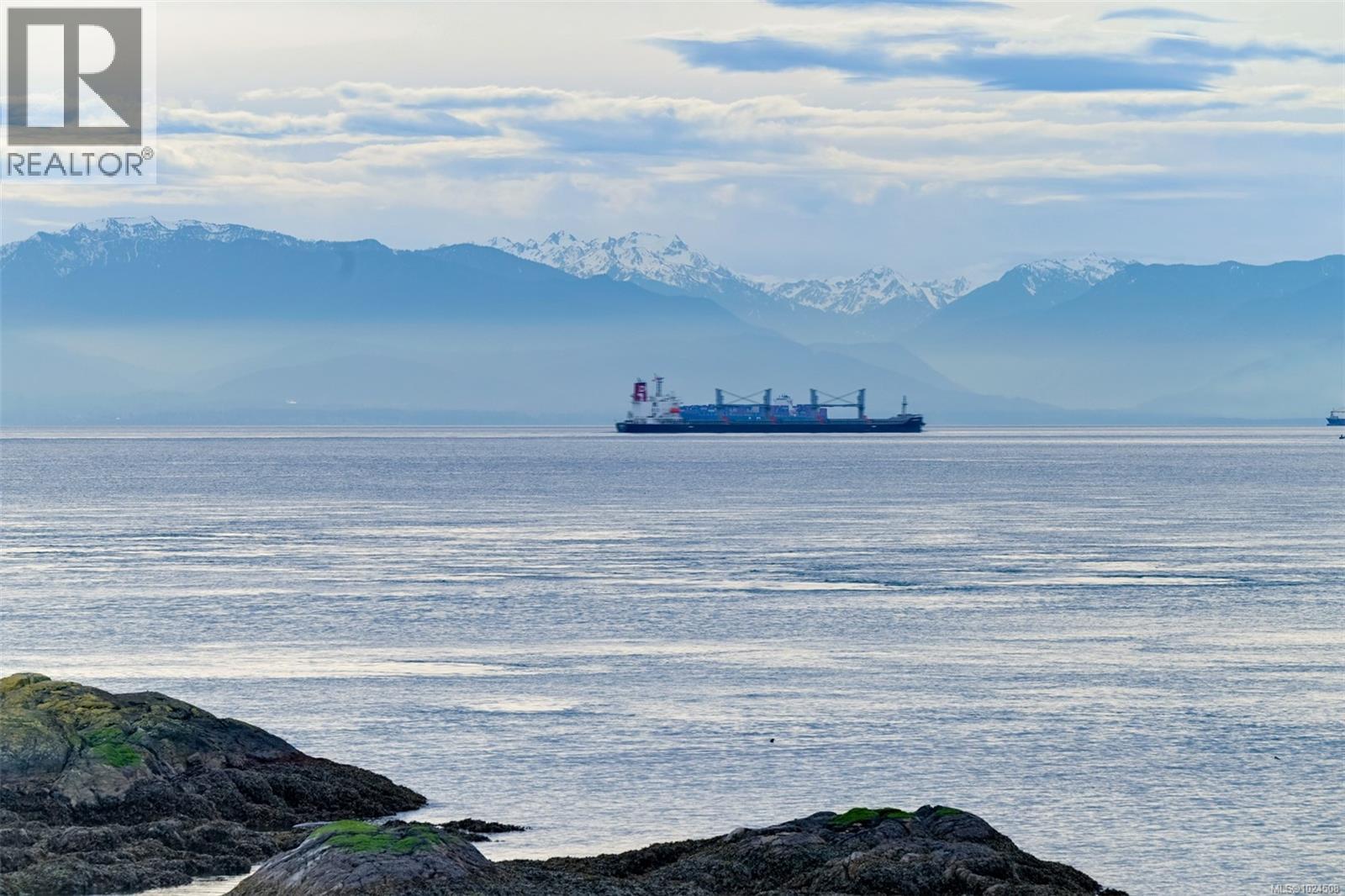 554 Beach Dr, Oak Bay