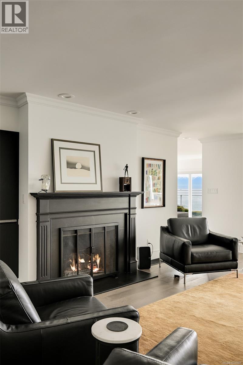 554 Beach Dr, Oak Bay