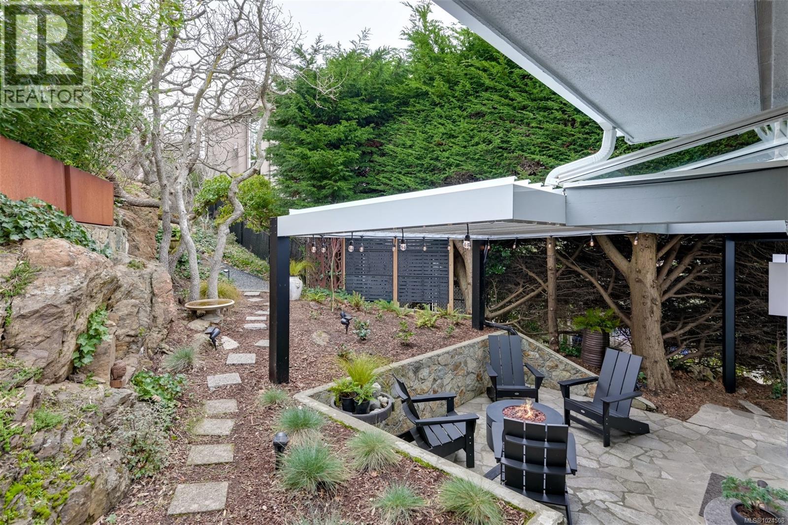 554 Beach Dr, Oak Bay