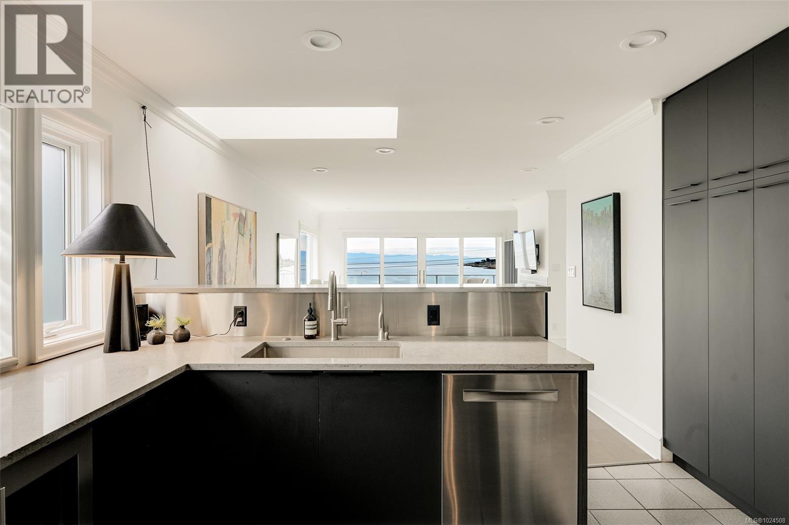 554 Beach Dr, Oak Bay