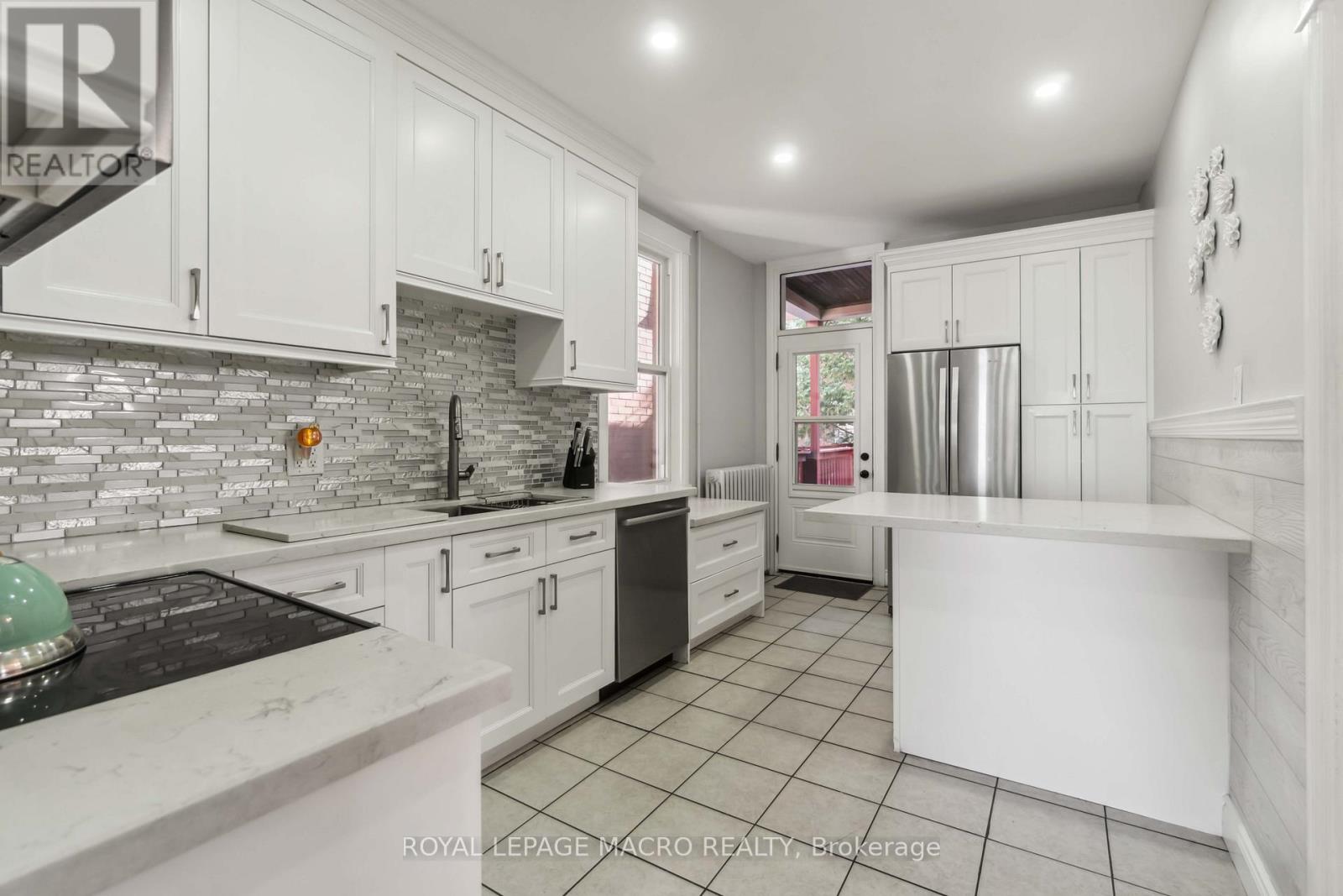 197 WENTWORTH STREET S - 21