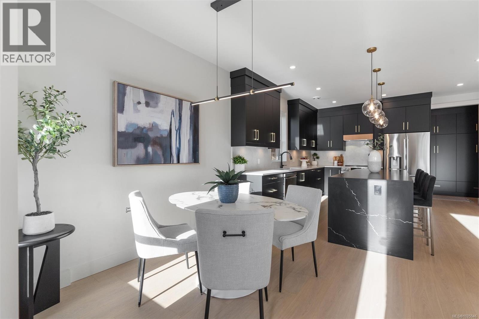 3 588 Whiteside Street, Saanich