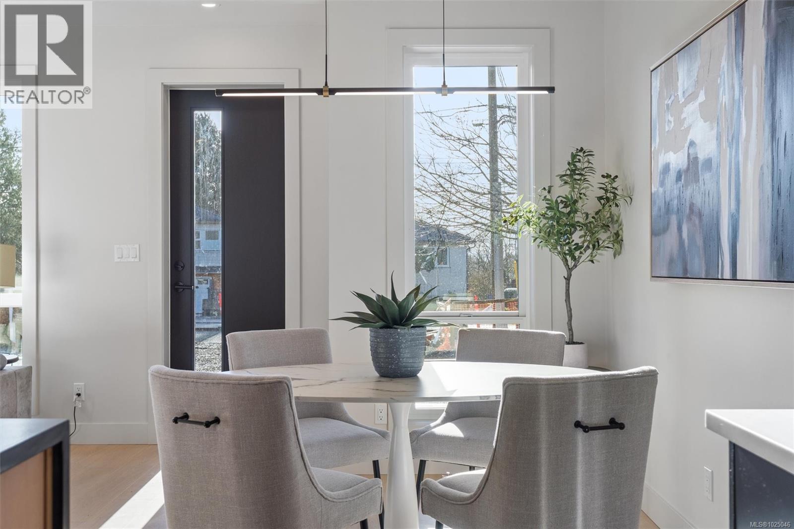 3 588 Whiteside Street, Saanich