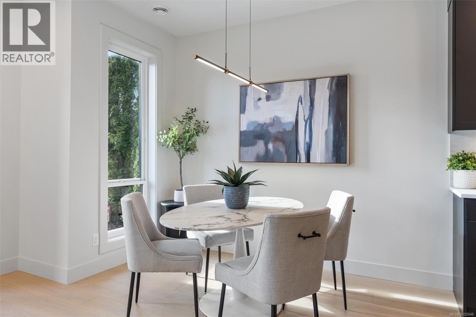 3 588 Whiteside Street, Saanich