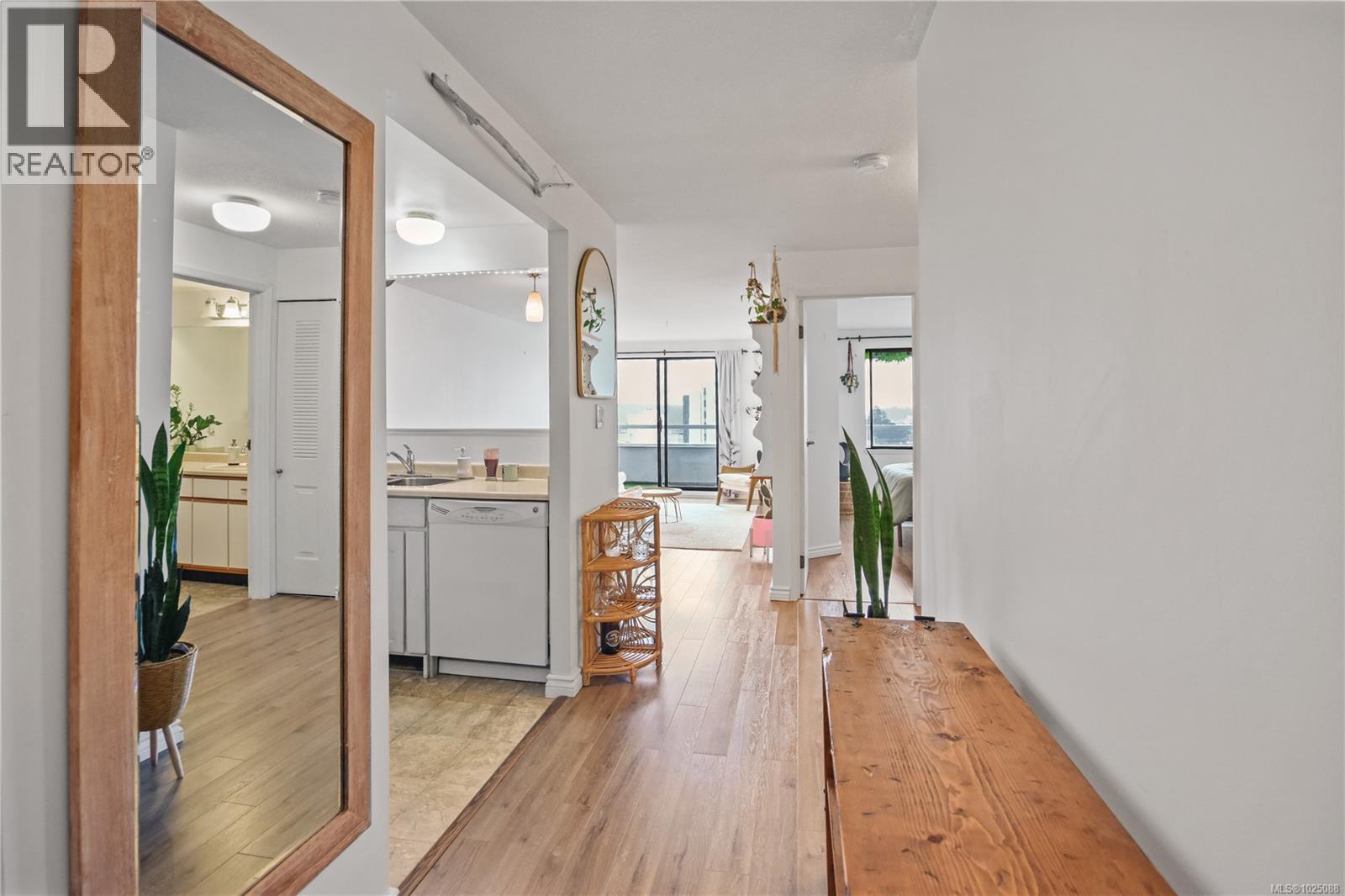 #309 30 CAVAN ST - 13