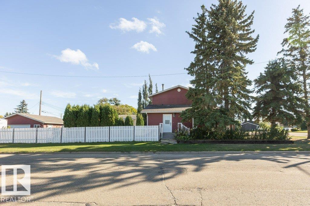 9831 98 ST - Photo 4 of 75, Westlock, Alberta