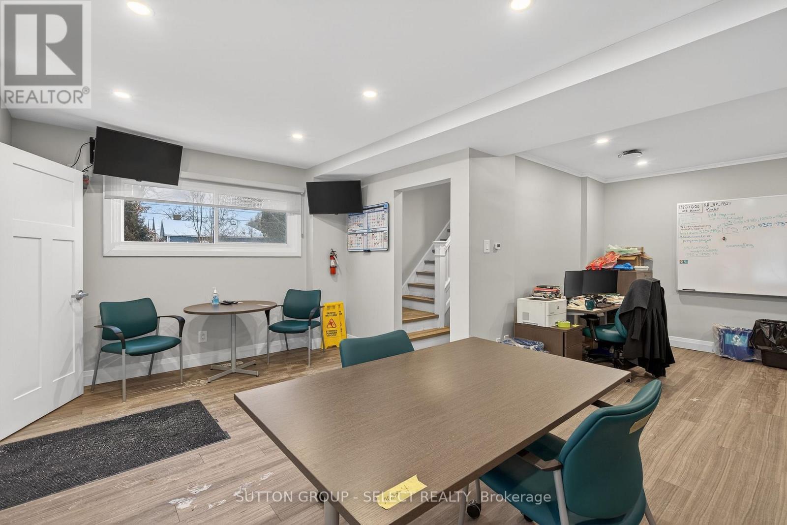 1071 COLBORNE STREET - Photo 5 of 19, London East (East B), Ontario