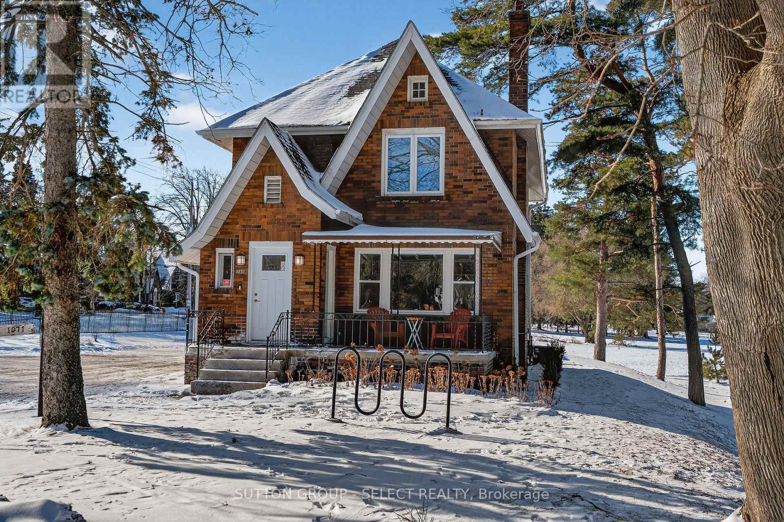 1071 COLBORNE STREET - Photo 2 of 19, London East (East B), Ontario