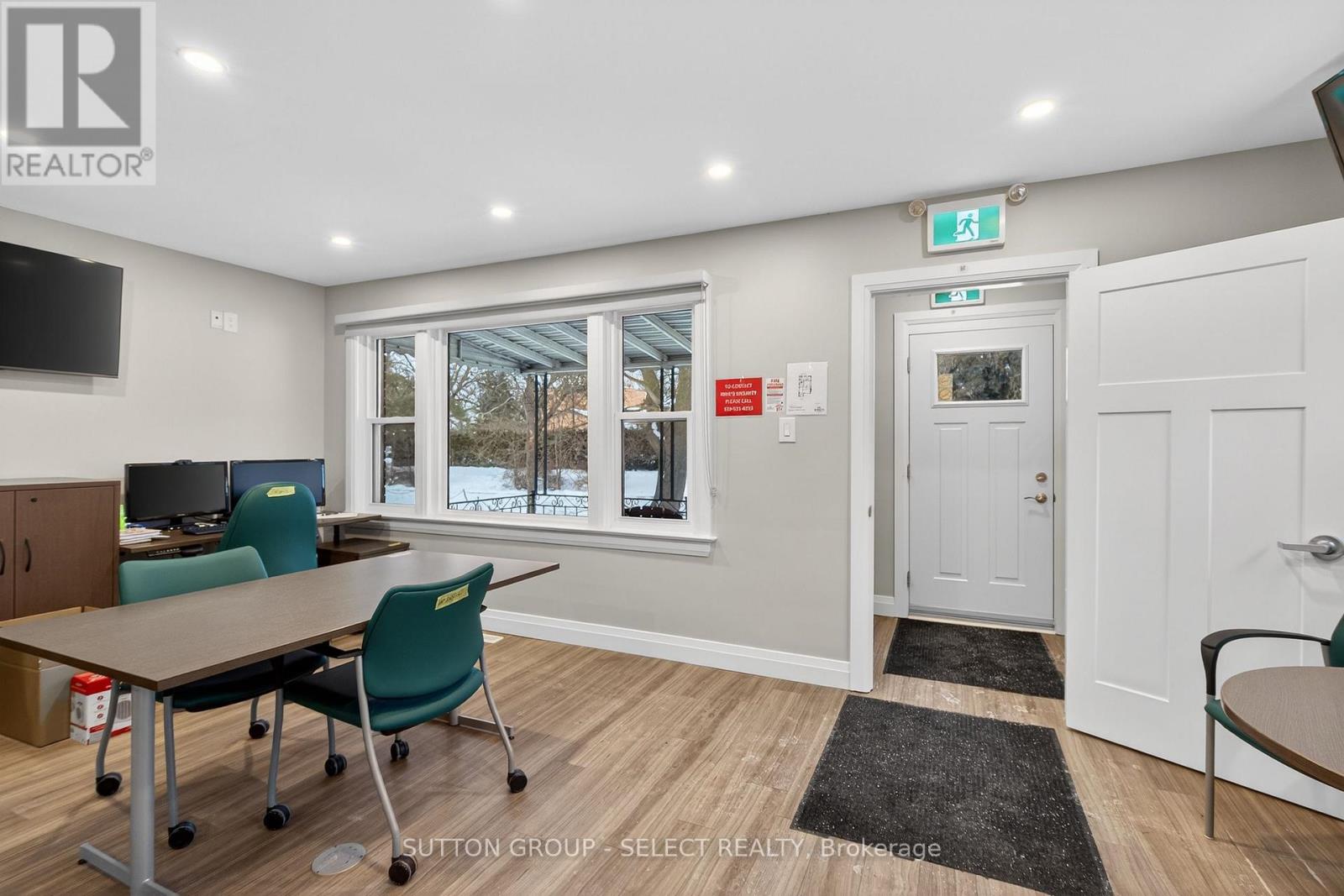 1071 COLBORNE STREET - Photo 4 of 19, London East (East B), Ontario