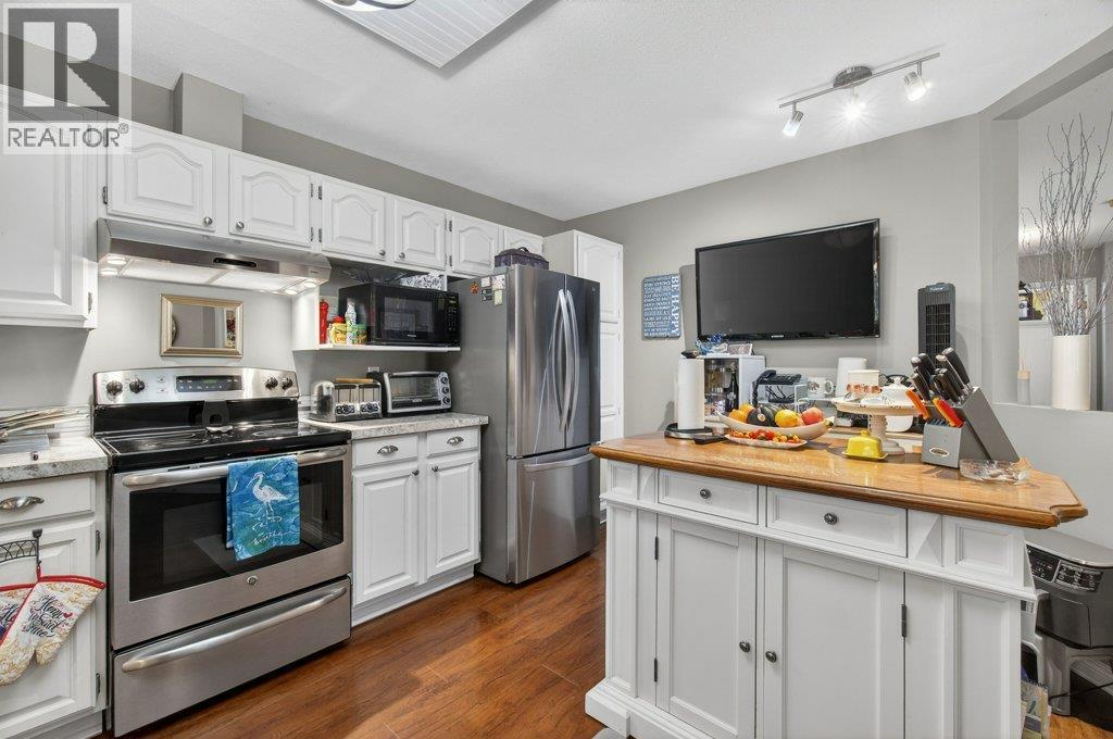 111 Harbourfront Drive NW Unit# 2, Salmon Arm