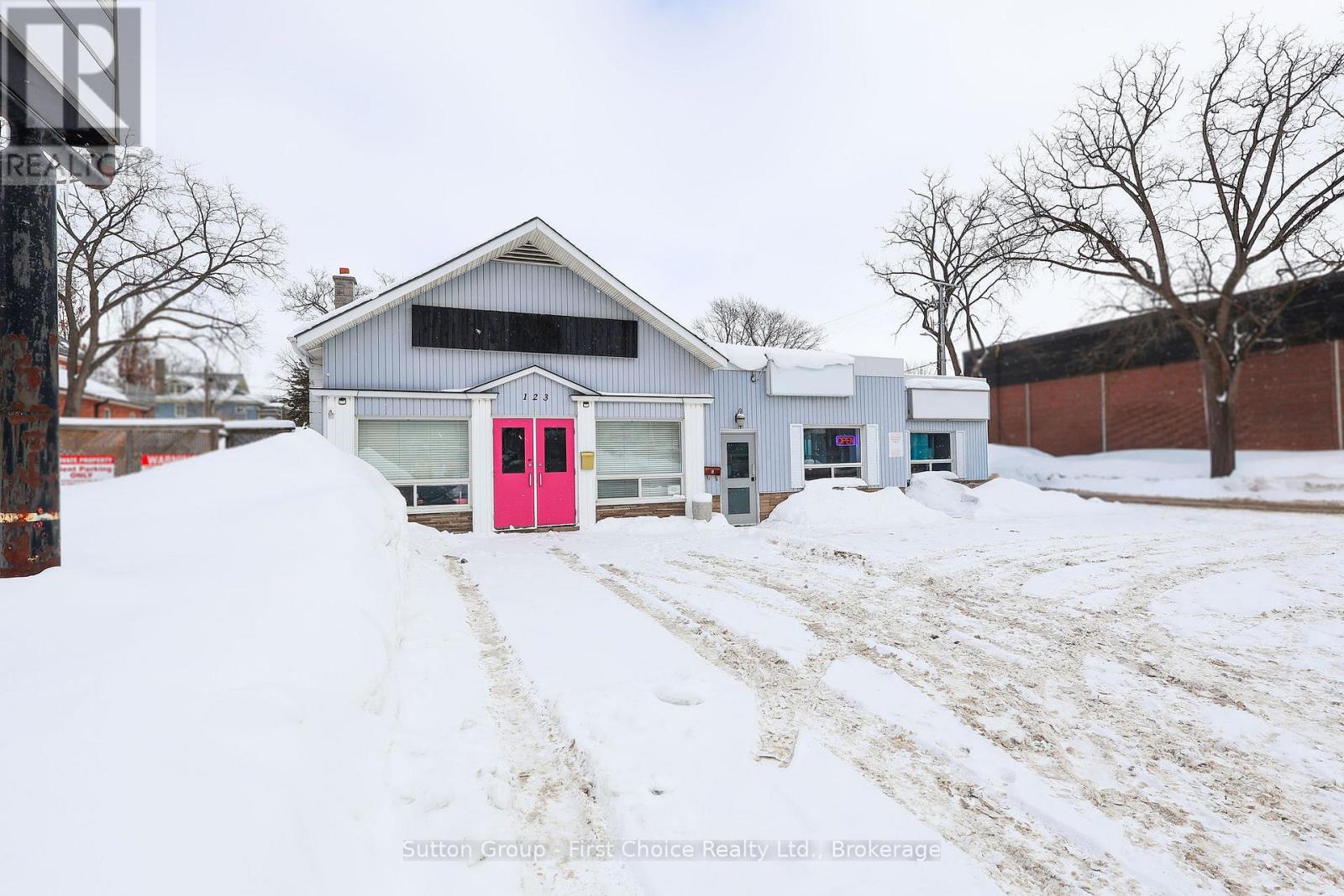 123 WATERLOO STREET S