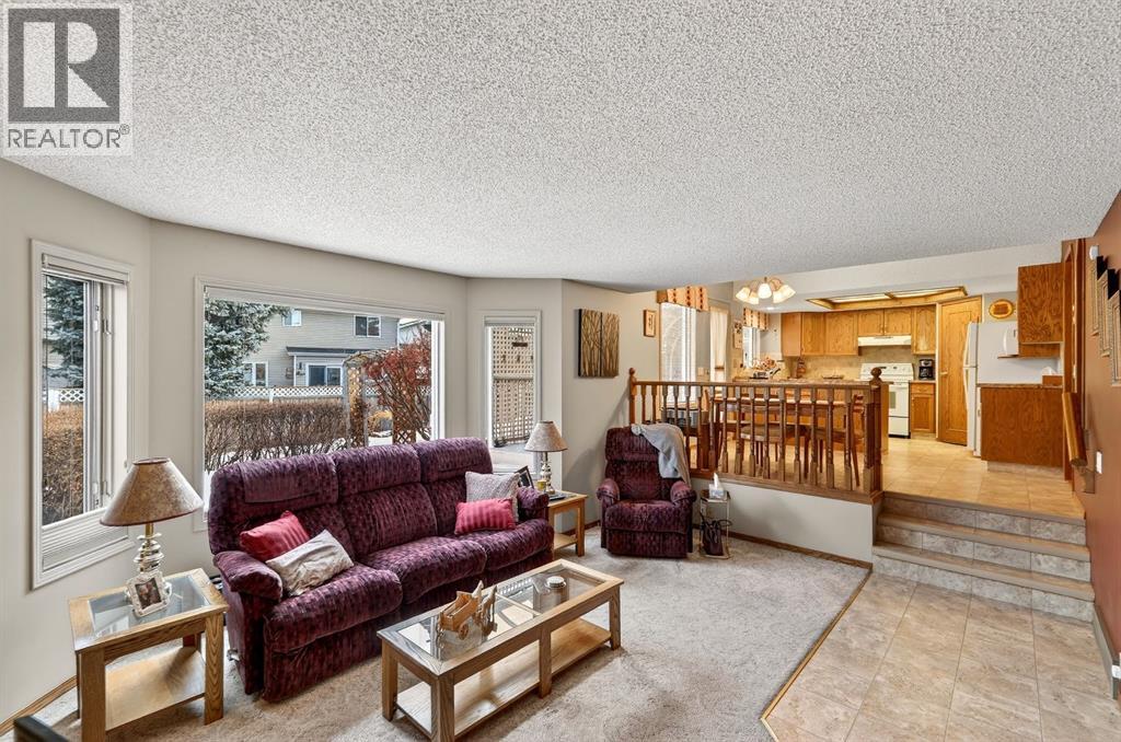 Single Family House for Sale in  Douglasbank Drive SE Douglasdale/Glen Calgary 